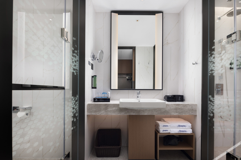 Bathroom 4, Hampton by Hilton Jieyang Railway Station, Jieyang