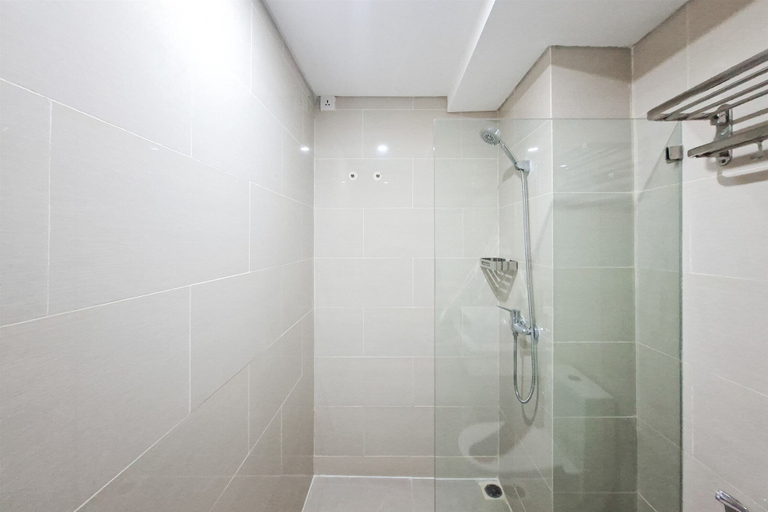 Bathroom 3, Functional And Strategic Studio At Apartment Daan Mogot City, Jakarta Barat