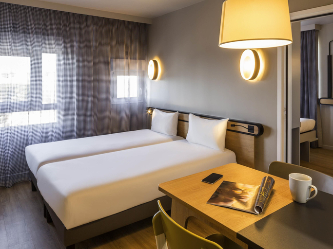 Bedroom 2, Aparthotel Adagio Access Montpellier Centre, Hérault