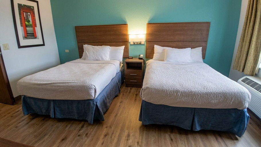 Bedroom 3, MainStay Suites Chicago Hillside, Cook