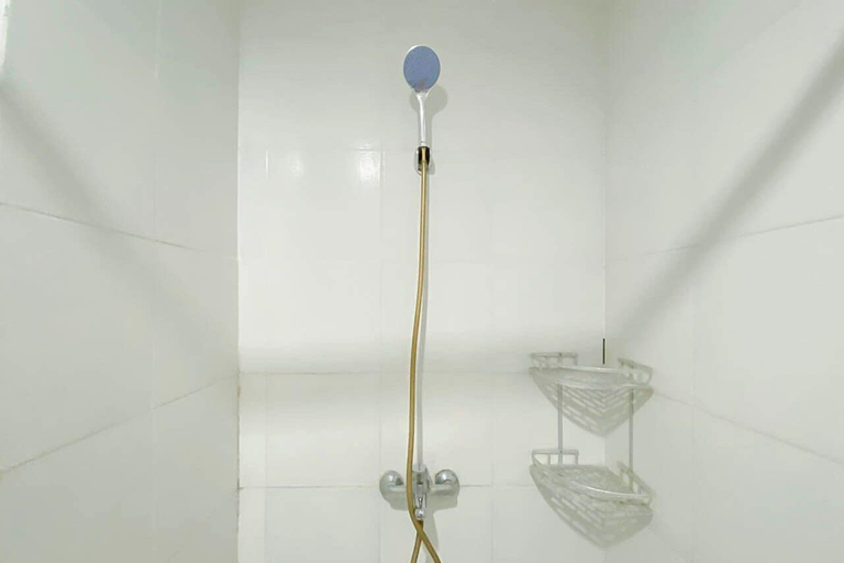 Bathroom 5, Minimalist Style Studio Near Undip At Paltrow City Apartment, Semarang