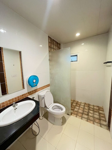 Bathroom 5, Seree Grand Resort (complimentary light breakfast), Hat Yai