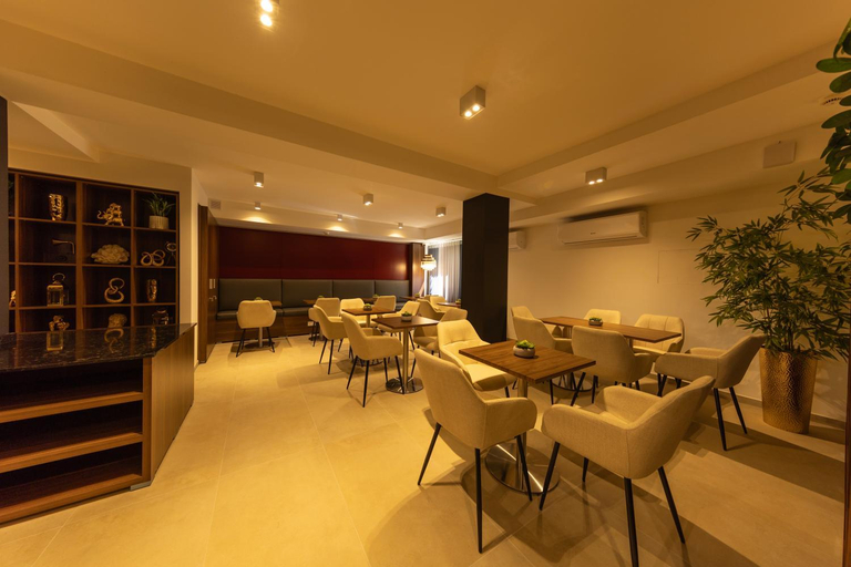 Food & Drinks 4, Lokali Rooms