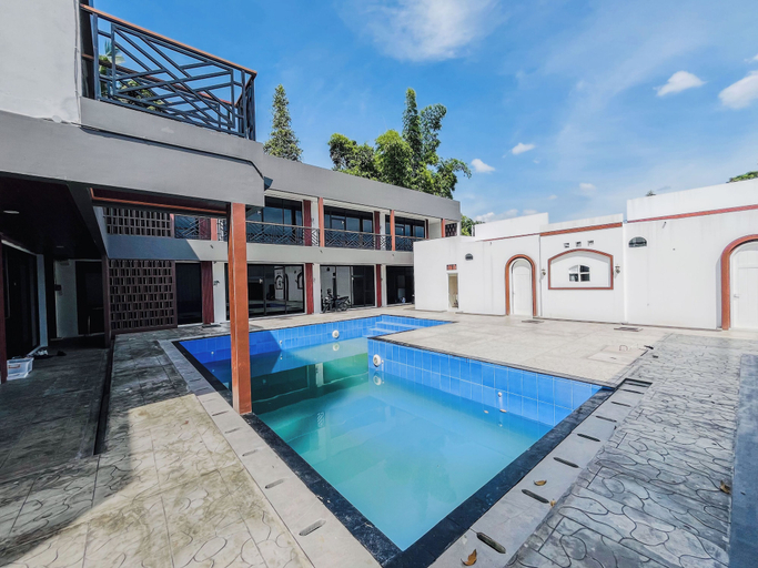 Pool, Homey Studio at Ngaglik near UII, Sleman