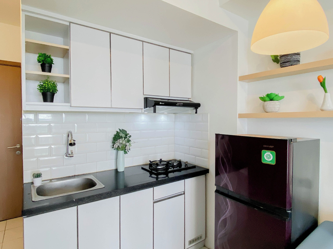 Private kitchen 3, Cozy With Blue Accent 2Br At Podomoro Golf View Apartment, Bogor