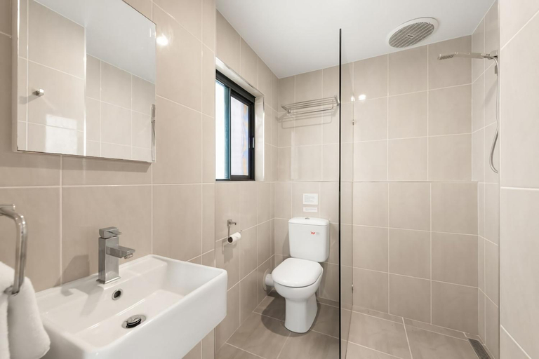 Bathroom 3, Atlantis Apartments, Byron