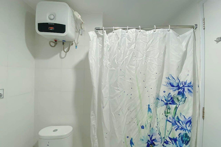 Bathroom 3, Minimalist Style Studio Near Undip At Paltrow City Apartment, Semarang