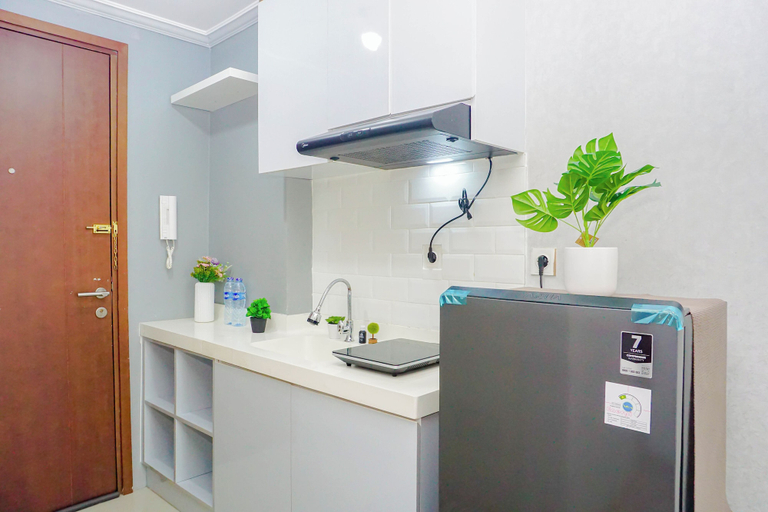 Private kitchen 5, Damask Style Studio At Signature Park Grande Apartment, South Jakarta