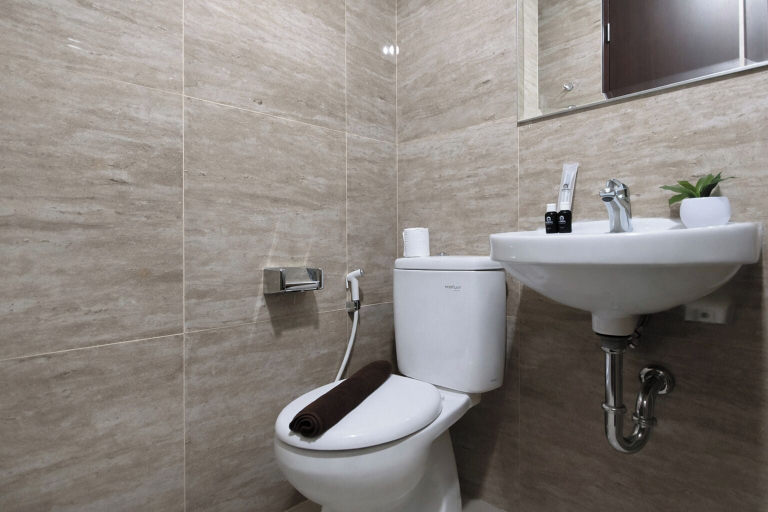 Bathroom 4, Good And Restful Studio With City View At Trans Icon Surabaya Apartment, Surabaya