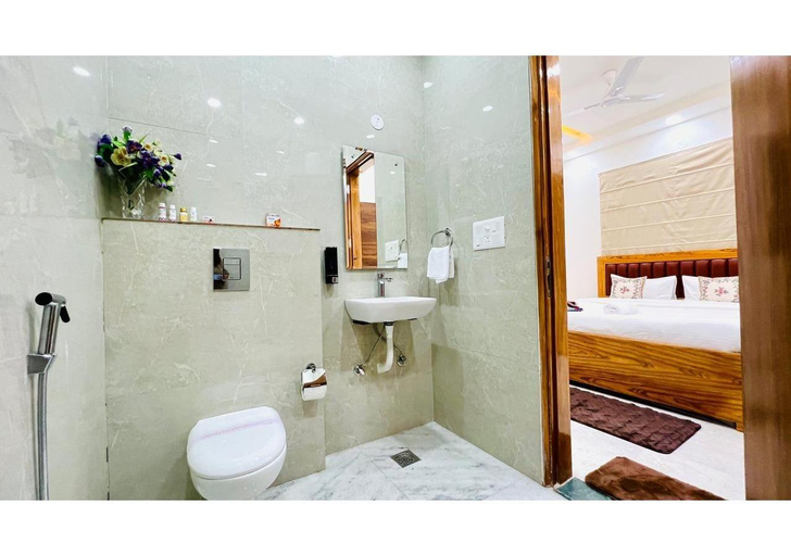 Bathroom 3, BluO 2BHK City Centre - Balcony, Lift, Terrace, Delhi