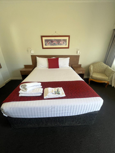 Bedroom 2, Gundagai Motel, Gundagai