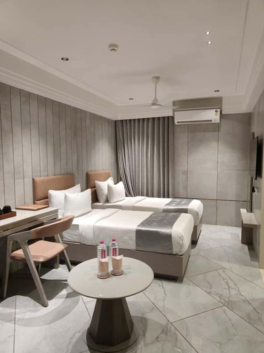 Bedroom 4, Hotel Golden Plaza, Ahmadabad