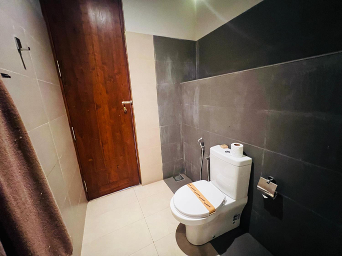 Bathroom 4, Oak Ray Tea Bush Ramboda, Kothmale