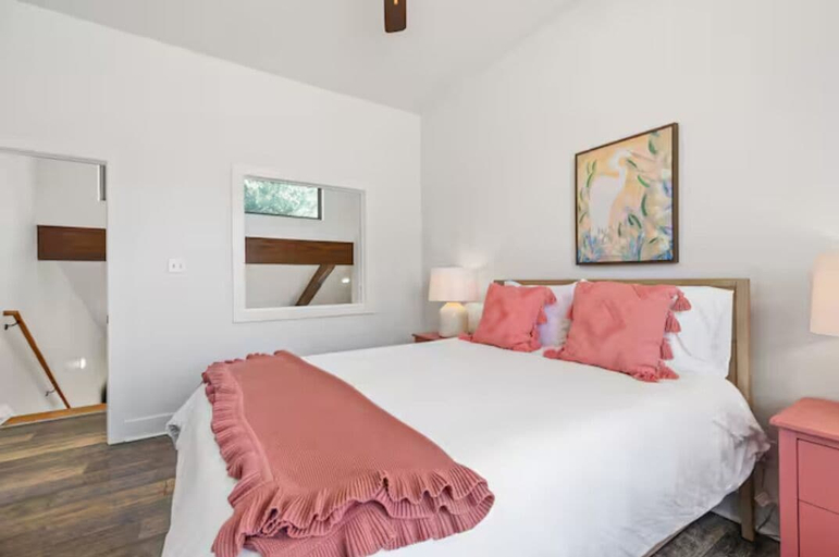 Room 5, Oaks Cottages Modern 2BR Retreat, Lafayette