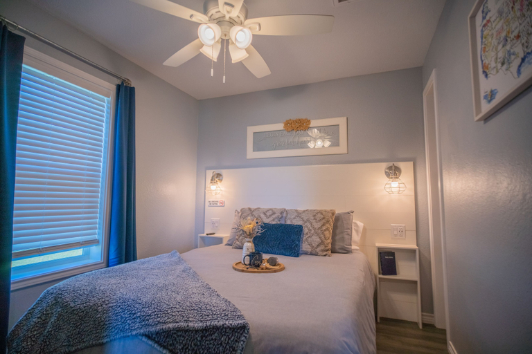 Room 3, Southbound RV Park and Cabins, Victoria