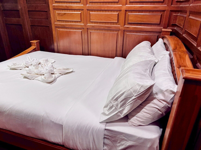 Room 5, Sukhum Ban Songthai, Sathorn