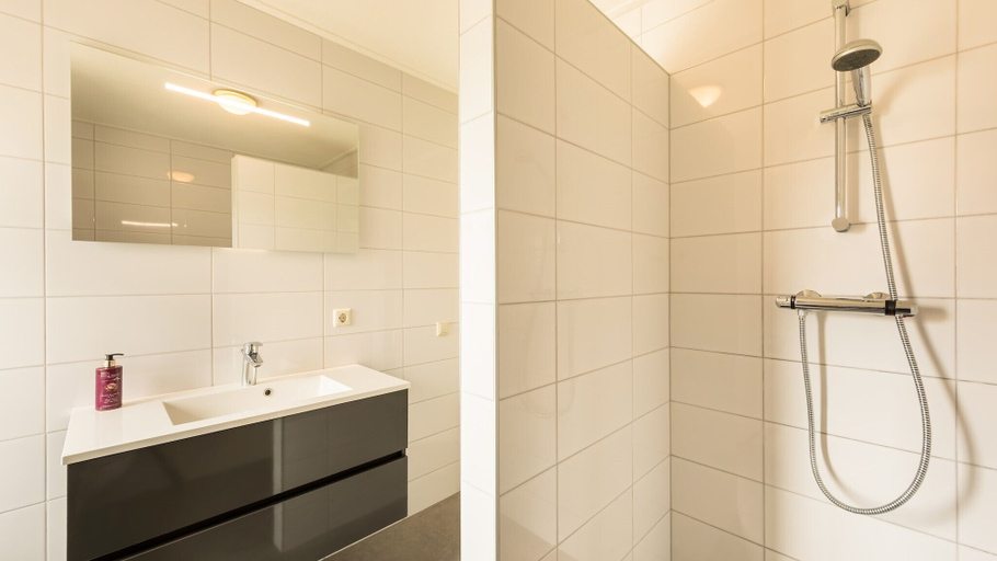 Bathroom, Summio Duynparc De Heeren van 's-gravensande, 's-Gravenzande