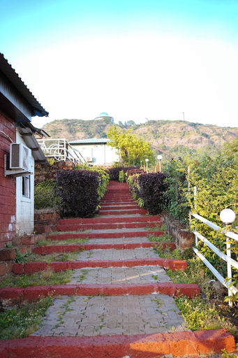 Property grounds 2, Shelar Agro Tourism and Holiday Homes, Satara