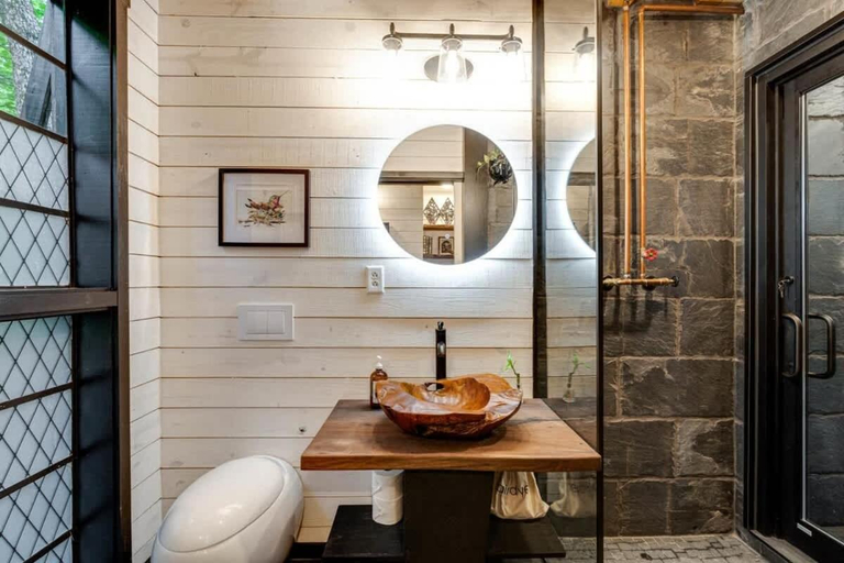 Bathroom 3, Treetop Hideaways: Wood Lily Treehouse in Chattanooga, Hamilton