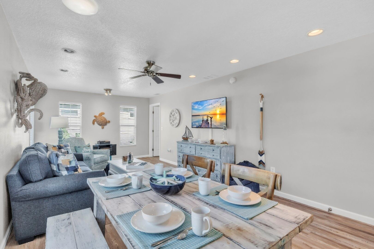 Dining 2, Nautical Nest 2 Bedroom Home, Manatee
