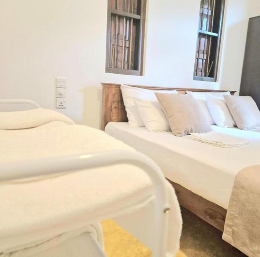 Bedroom 3, Sevenra Grand Beach Hotel, Hikkaduwa
