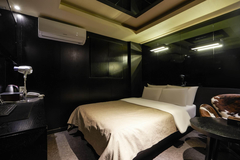 Bedroom 3, Sinsa La TREE, Seocho
