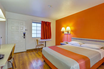 Others 3, Super 8 by Wyndham Santa Rosa North, Sonoma