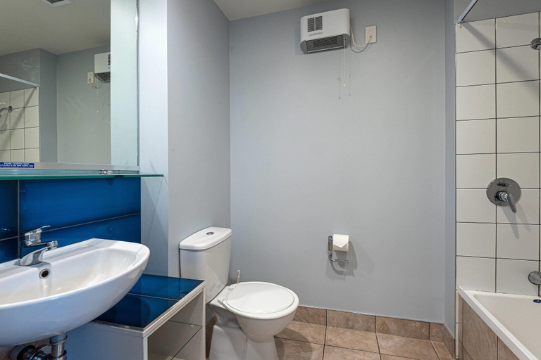 Bathroom 5, Quality Hotel Oceans Tutukaka, Whangarei