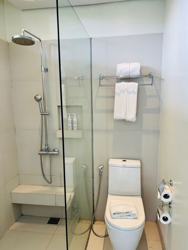Bathroom 5, Costa Pacifica Baler, Baler
