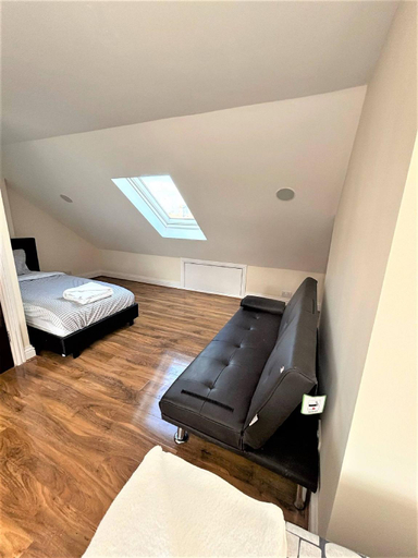 Bedroom 5, Large Cozy 5-Bed House in a Quiet Dagenham Area, London