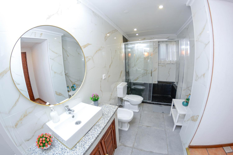 Bathroom, Live Oporto Rooms, Porto