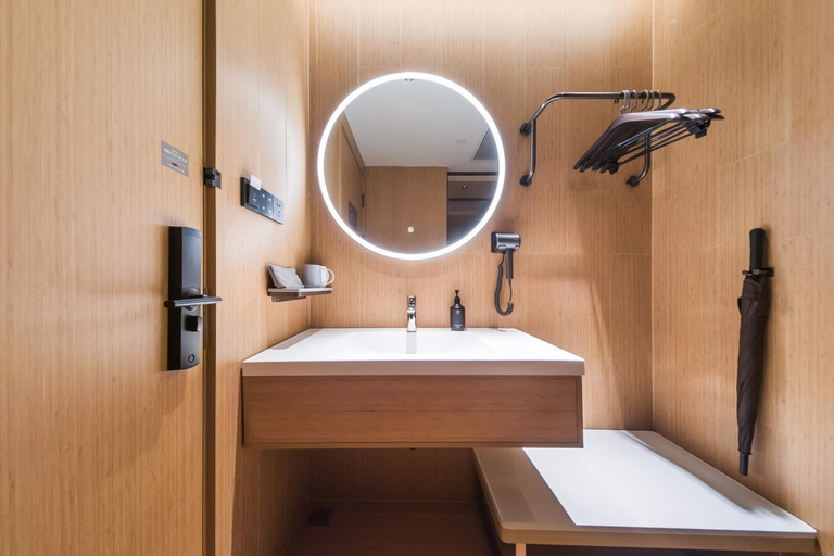Bathroom 3, Ji Hotel Qionghai Wanquan River Renmin Road, Hainan
