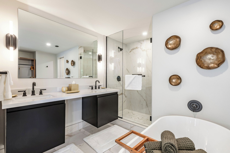 Bathroom 5, Main & SKY, Summit