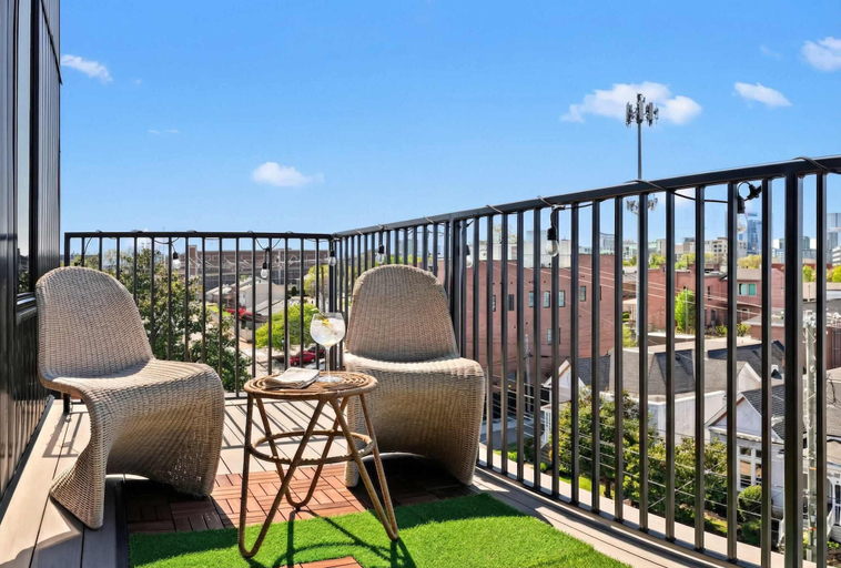 Room 3, Rooftop Deck Skyline Views Downtown Penthouse, Davidson