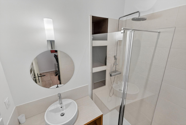 Bathroom 2, Résidence Clémenceau - 3 appartements de 2 à 12 pax, Alpes-Maritimes