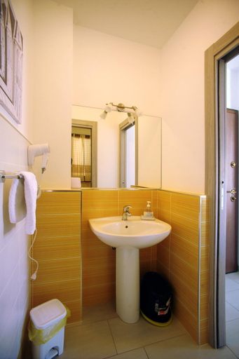 Bathroom 3, Alkira Lodge, Sassari