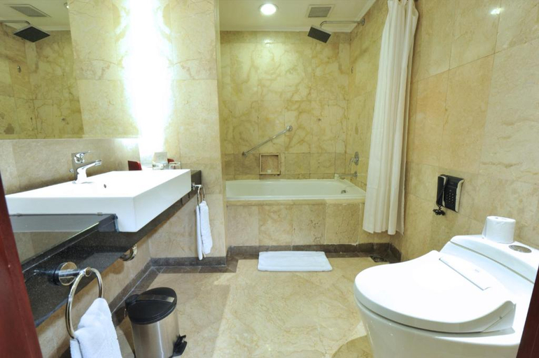 bathroom 4