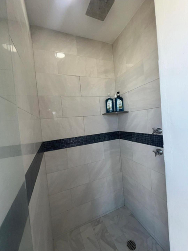 Bathroom 2, Elegant Condo in an Upscale Building, La Paz