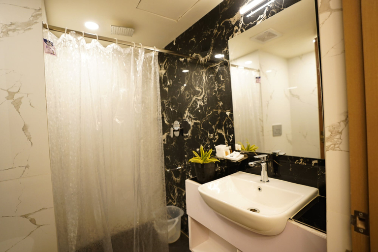 Bathroom 4, DrizzleDrop Inn Chennai, Kancheepuram