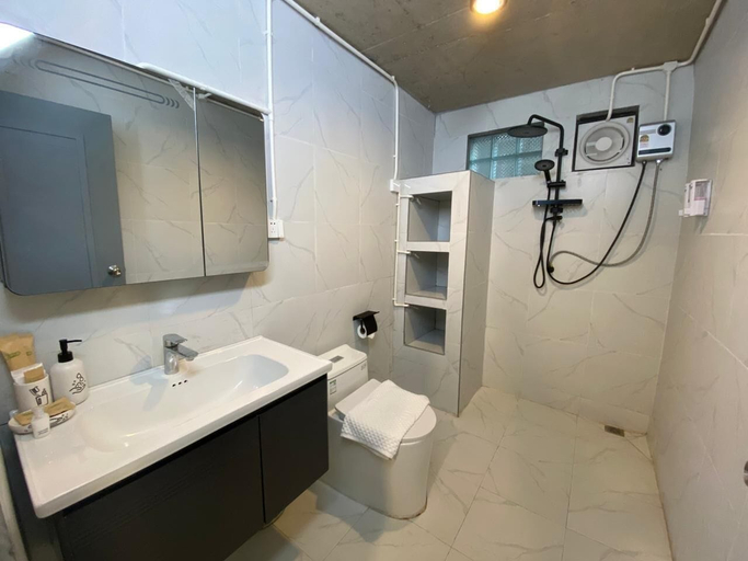 Bathroom, Namkhan Revora Resort, Luang Prabang
