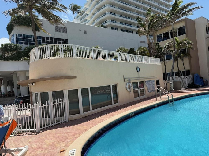 Exterior & Views 2, Silver Seas Beach Resort, Broward