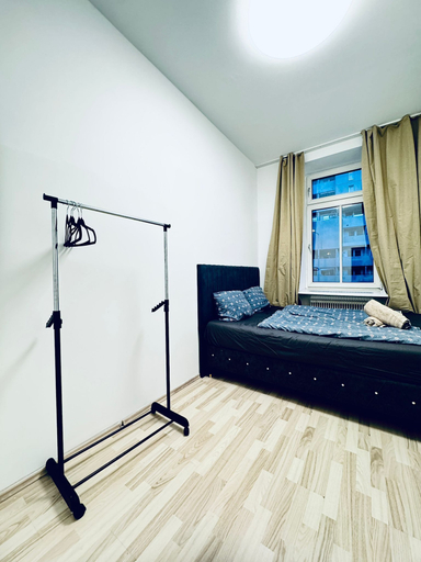 Room 5, Quiet Private Room Near FAC Platz, Wien