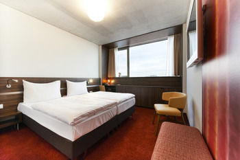 Others 2, Simm’s Hotel – the cityhotel next to Metro U3, Wien