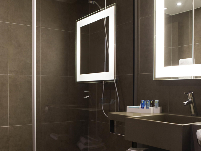 Bathroom 5, Novotel Massy Palaiseau, Essonne