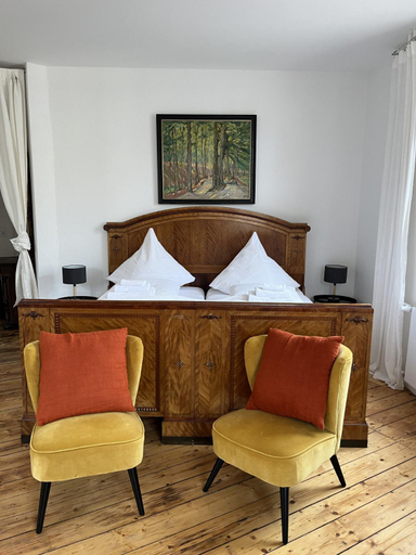 Bedroom 3, Kunstlerzimmer im Kulturhaus Haselburg, Gera