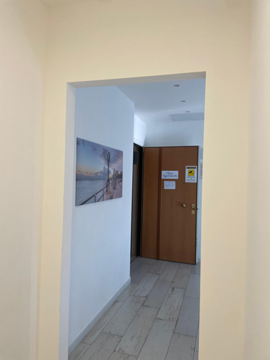Others 5, Maison apartaments, Bari