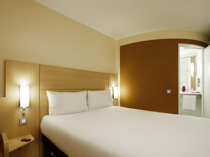 Bedroom 4, ibis London Shepherds Bush - Hammersmith, London
