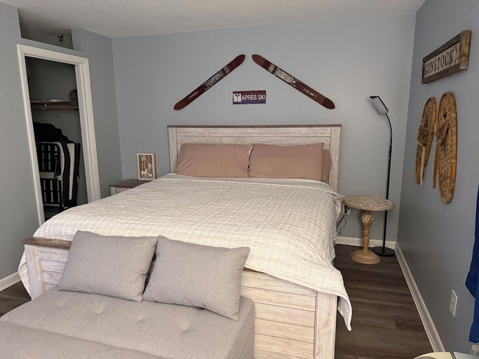 Room 1, Condominium Suites at Lake Winnipesaukee, Belknap
