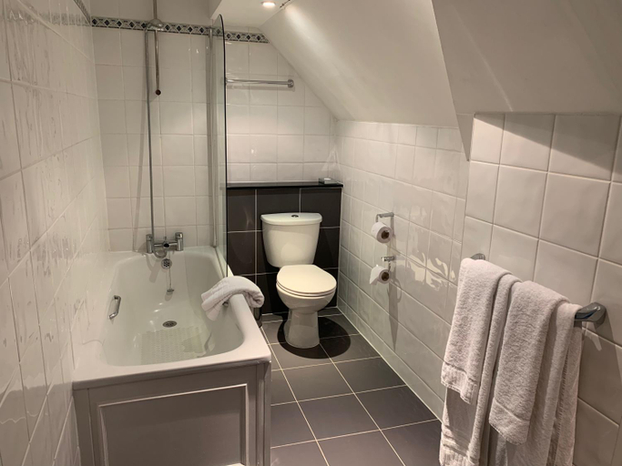 Bathroom, Barons Court Hotel Walsall, Walsall