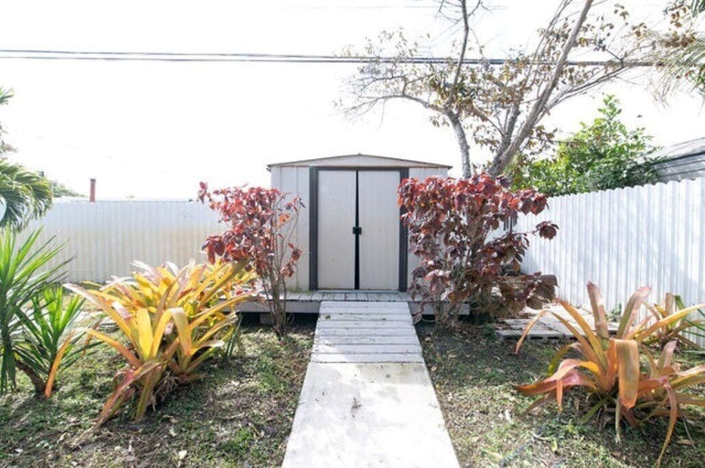 Property grounds 5, Hollywood 6980, Broward